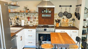 Kaffetrakter/tekoker, kjøleskap, mikrobølgeovn og ovn