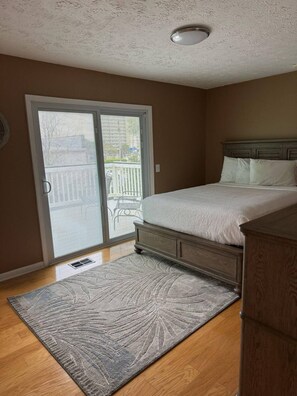 3 slaapkamers, een strijkplank/strijkijzer, wifi, beddengoed