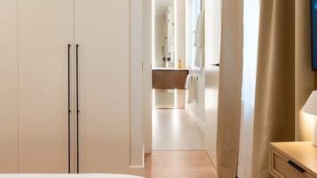 3 slaapkamers, een strijkplank/strijkijzer, internet, beddengoed