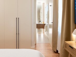 3 slaapkamers, een strijkplank/strijkijzer, internet, beddengoed