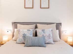 3 bedrooms, iron/ironing board, Internet, bed sheets