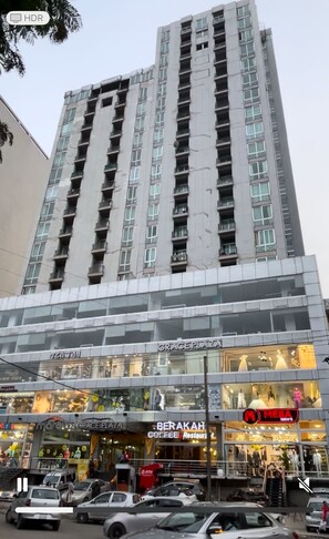 Exterior - Spacious 3-bedroom apartment in nice Addis Ababa with WiFi (Addis Ababa)