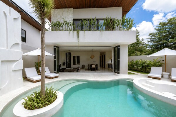 Family Villa, 3 Bedrooms, Accessible Bathtub, Pool Access | Egyptian cotton sheets, premium bedding, memory foam beds