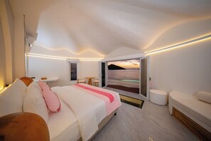 Luxury Ocean Pool Villa | Free WiFi - 69 Resort & Beach Club by Loccal Collection, Labuan Bajo (Labuan Bajo)