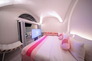Deluxe szoba, 1 king (extra méretű) franciaágy, kilátással a medencére | Ingyenes wifi