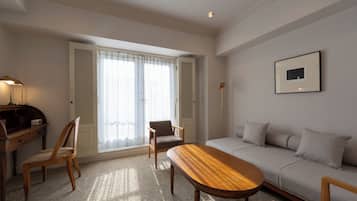 Deluxe Twin Room, Multiple Beds, Corner | Desk, iron/ironing board, free WiFi