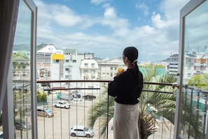 Standard Twin Room, Balcony, City View | Teres/patio