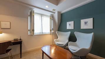 Deluxe Double Room, Corner | Desk, iron/ironing board, free WiFi