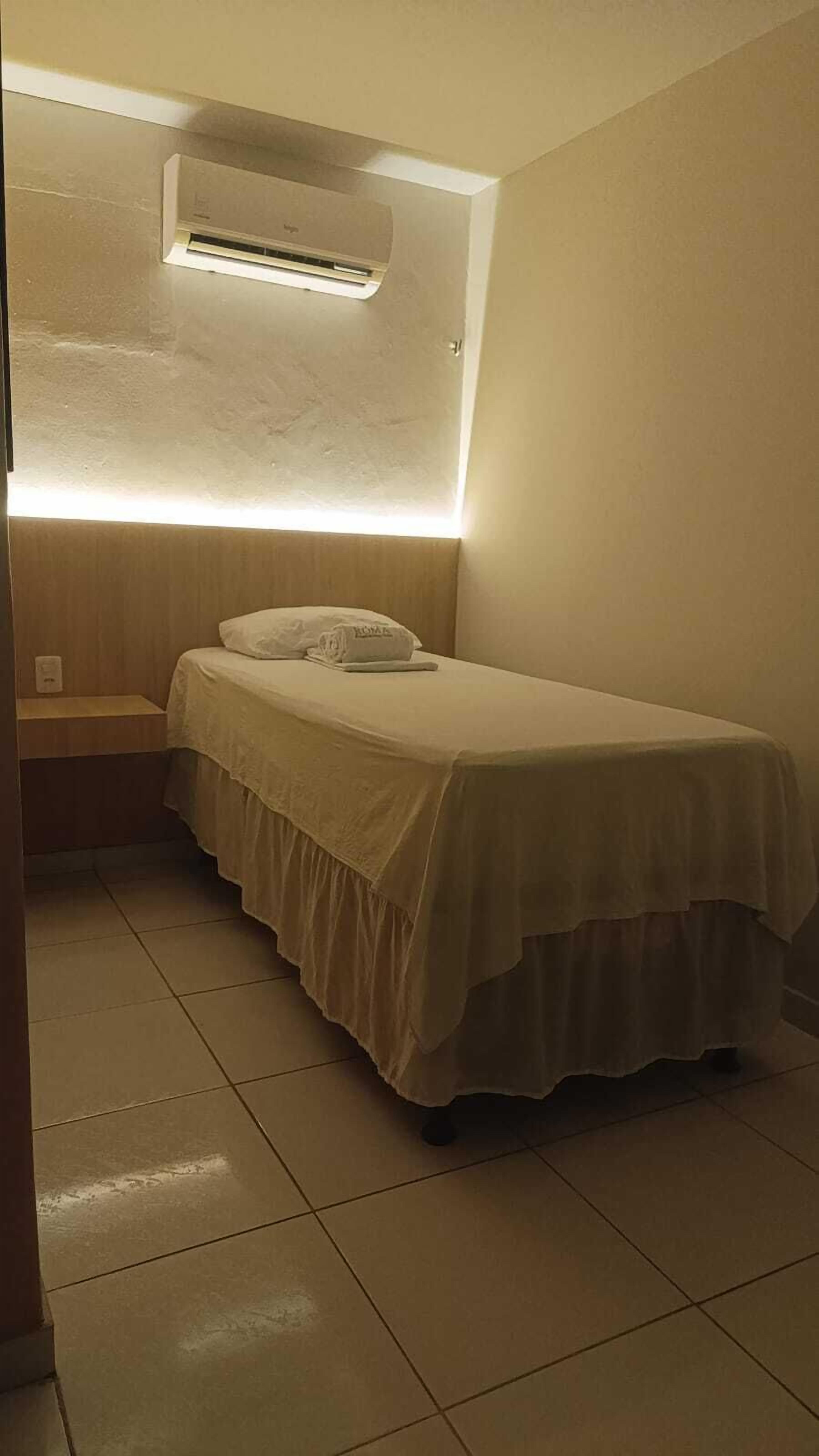 Habitación Confort, 1 cama individual, para no fumadores, servicio de limpieza | Escritorio, espacio para trabajar con laptop y wifi gratis 