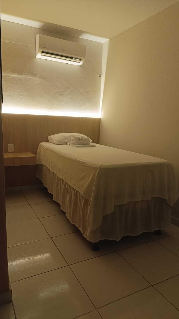 Comfort Room, 1 Single Bed, Non Smoking, Housekeeping