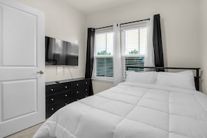 3 bedrooms, iron/ironing board, WiFi, bed sheets