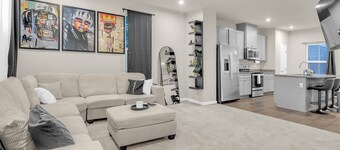 Inviting 3-bedroom townhome in delightful Portsmouth