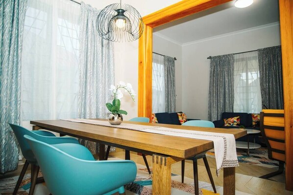 Dining - Spacious, modern home between Arusha and Kilimanjaro AP's, includes breakfast. (Arusha)