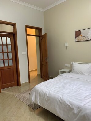 3 slaapkamers, een kluis op de kamer, een bureau