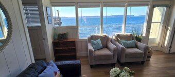 DOCK HOUSE COTTAGE Charming 2-Bedroom Waterfront - Hood Canal / Poulsbo / Lofall