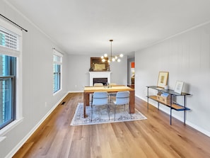Interior - 3-BR 8 Guests Modern Ranch on 1/2 acre (Murray)