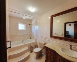 مجففات شعر، مناشف، ورق حمّام