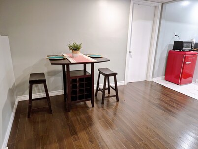 Newly Renovated Basement Travellers Suite
