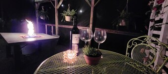 Newly Renovated Basement Travellers Suite
