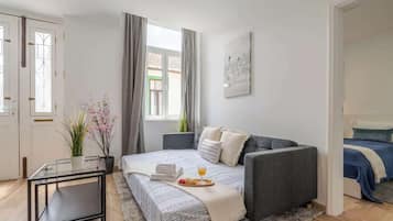 4 bedrooms, iron/ironing board, travel crib, free WiFi