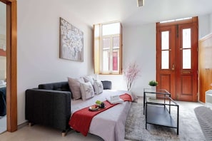 4 bedrooms, iron/ironing board, travel crib, free WiFi