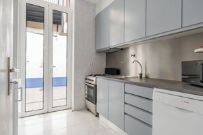 Fridge, microwave, oven, stovetop
