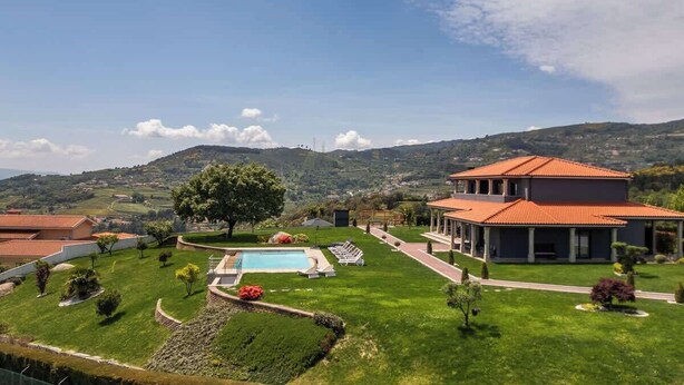 A residential property with a swimming pool, a large house with a red roof, and a view of the surrounding hills. - 10BR Douro Villa with Pool by HostWise (Santa Marinha do Zêzere)