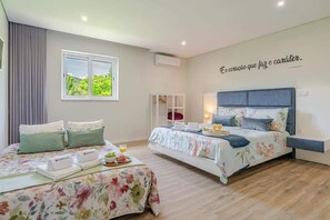 10 chambres, fer et planche à repasser, accès au Wi-Fi (inclus)