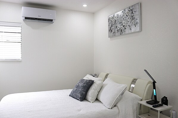 1 habitación, tabla de planchar con plancha, wifi y ropa de cama