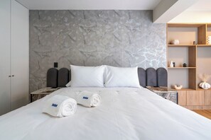 1 Schlafzimmer, Schreibtisch, Bügeleisen/Bügelbrett, Reisekinderbett