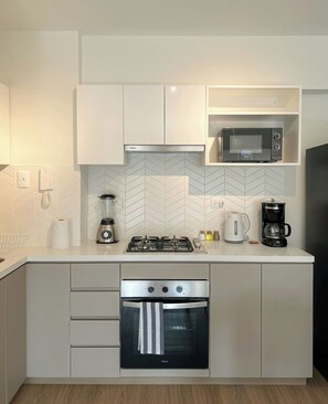 Fridge, microwave, oven, stovetop - geko | Syberia _2BR in Miraflores near the Malecon (Miraflores)