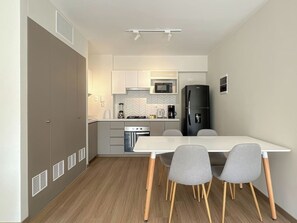 Fridge, microwave, oven, stovetop - geko | Syberia _2BR in Miraflores near the Malecon (Miraflores)