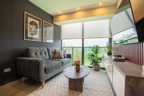 Smart TV - geko| Night Rush_ 2BR in the heart of San Isidro (San Isidro)