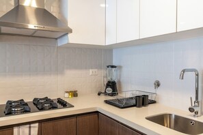 Fridge, microwave, oven, stovetop