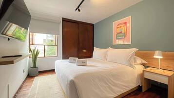 Bügeleisen/Bügelbrett, Reisekinderbett, kostenloses WLAN, Bettwäsche