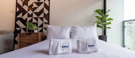 1 dormitori, planxa i posts de planxar, un bressol de viatge i wifi