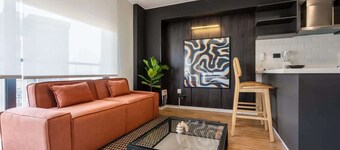 Geko | Contemporary 1BR with Incredible City Views
