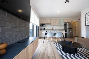 Refrigerador, microondas, horno, placa de cocina