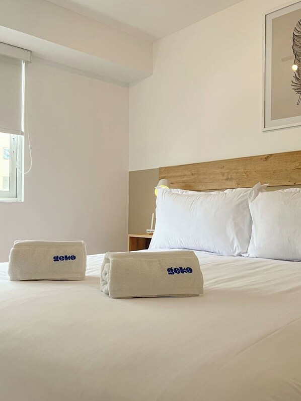 Iron/ironing board, travel crib, free WiFi, bed sheets - geko |The Bird_ 2BR in Barranco  near the Malecon (Barranco)