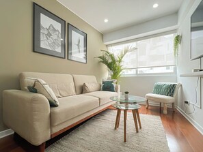 Smart TV - geko |The Bird_ 2BR in Barranco  near the Malecon (Barranco)