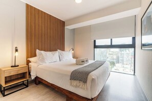 2 chambres, bureau, fer et planche à repasser, lit parapluie