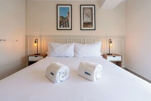 2 Schlafzimmer, Schreibtisch, Bügeleisen/Bügelbrett, Reisekinderbett