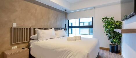 2 bedrooms, iron/ironing board, travel crib, free WiFi