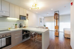 Fridge, microwave, oven, coffee/tea maker