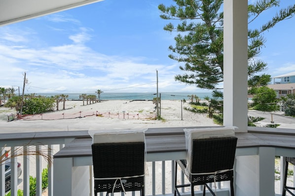 Property grounds - Elevated Beach Vibes – Bikes, Beach, Views (Englewood)