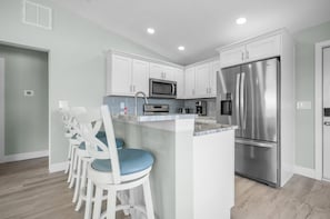 Fridge, microwave, oven, stovetop - Elevated Beach Vibes – Bikes, Beach, Views (Englewood)