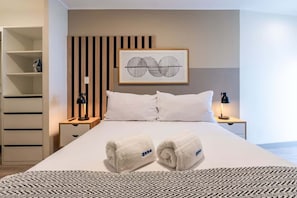 2 bedrooms, travel crib, free WiFi, bed sheets