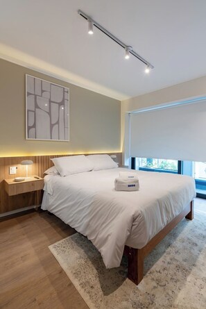 2 habitaciones, tabla de planchar con plancha y cuna de viaje 