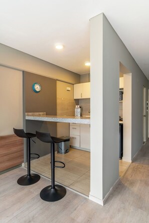 Microwave, coffee/tea maker, cookware/dishes/utensils - geko| Prime Loft_1BR near the Financial Center (San Isidro)