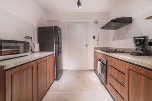 Fridge, microwave, oven, stovetop - geko | Hakuna _3BR near the Huaca Pucllana (Miraflores)